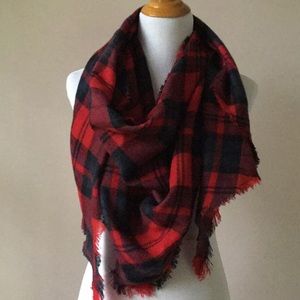Accessories - Plaid for fall! Triangle-shaped plaid scarf Accessories - Plaid for fall! Triangle-shaped plaid scarf